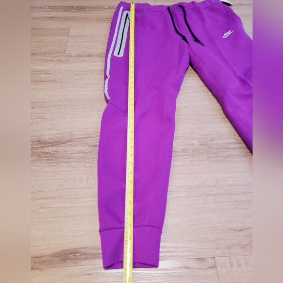 $135 Nike Tech Fleece Joggers Reflective Pants Bold Berry - Picture 8 of 10